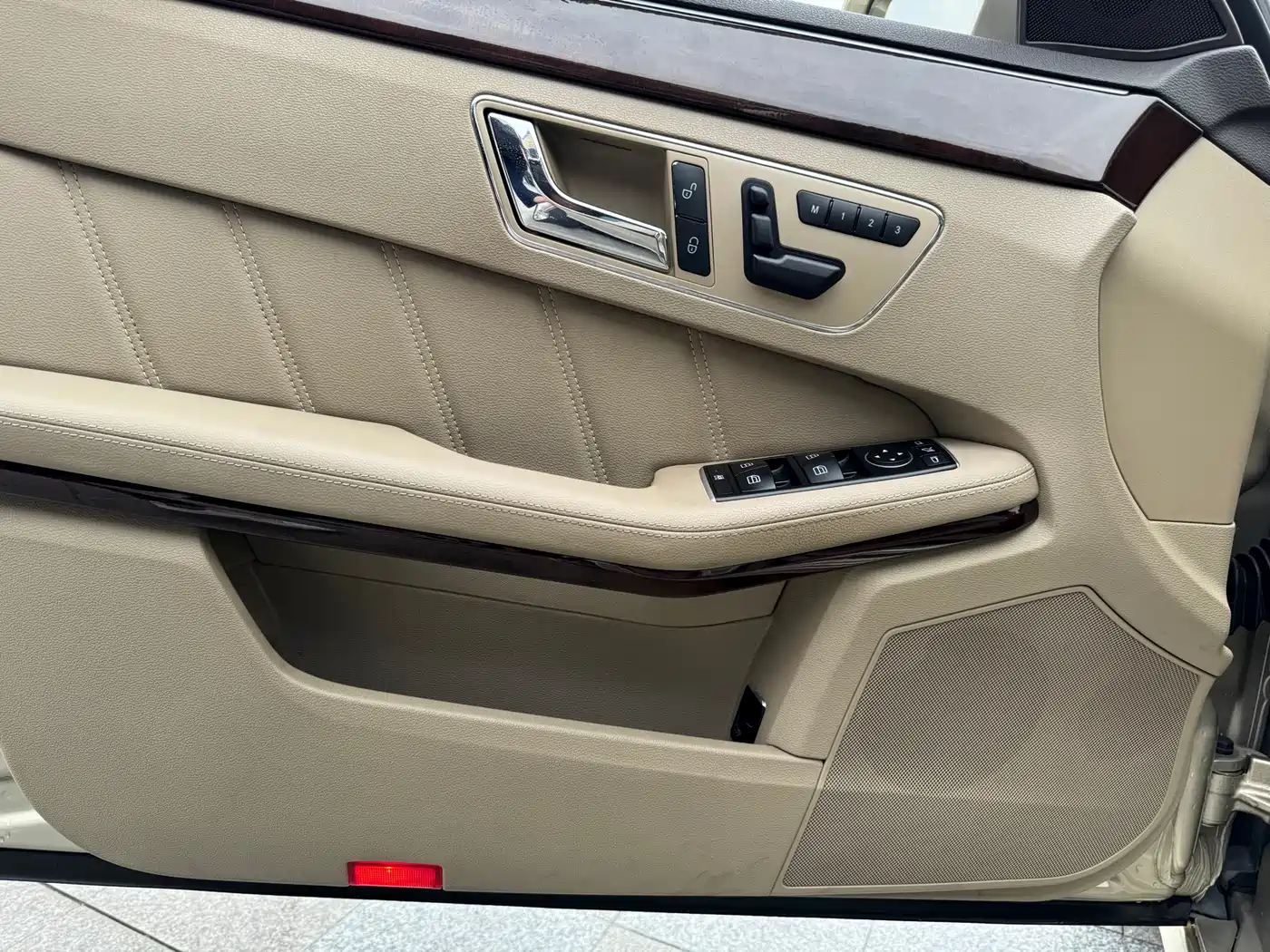 Mercedes-Benz E-Class 2011 E 200 L CGI Elegance фото 19
