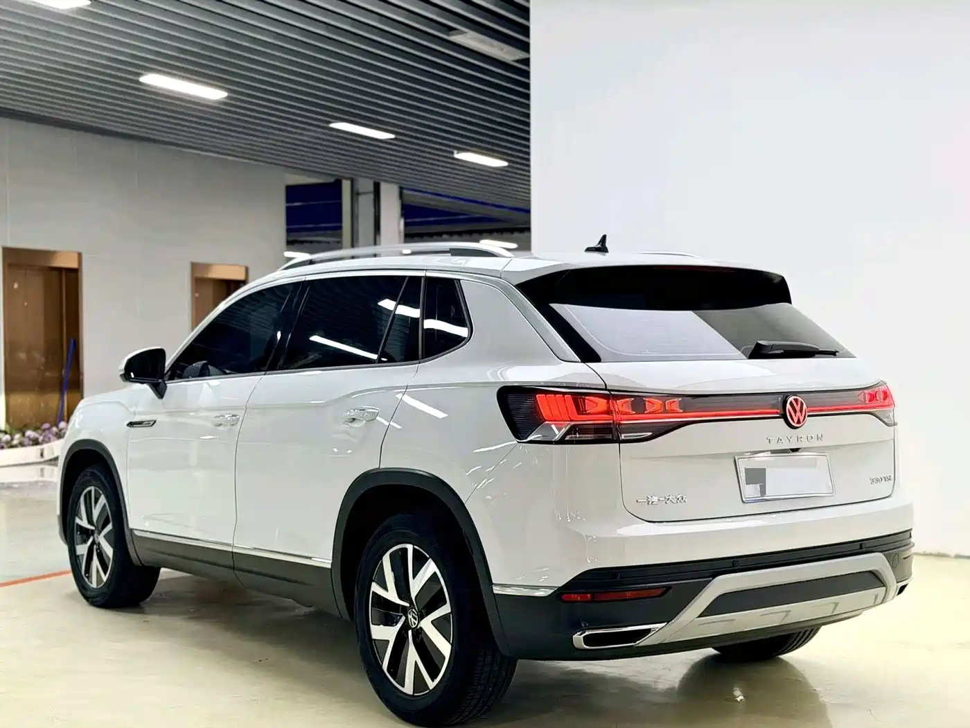 Volkswagen Tayron 2023 330TSI 2WD Luxury Plus Advanced Edition фото 4