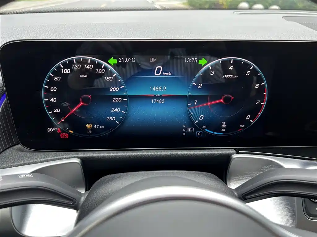 MERCEDES-BENZ GLB