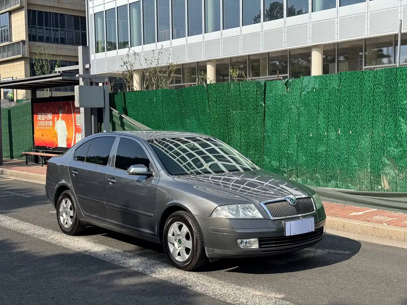 Škoda Octavia 2009 1.6L Automatic Yishi Edition фото 3