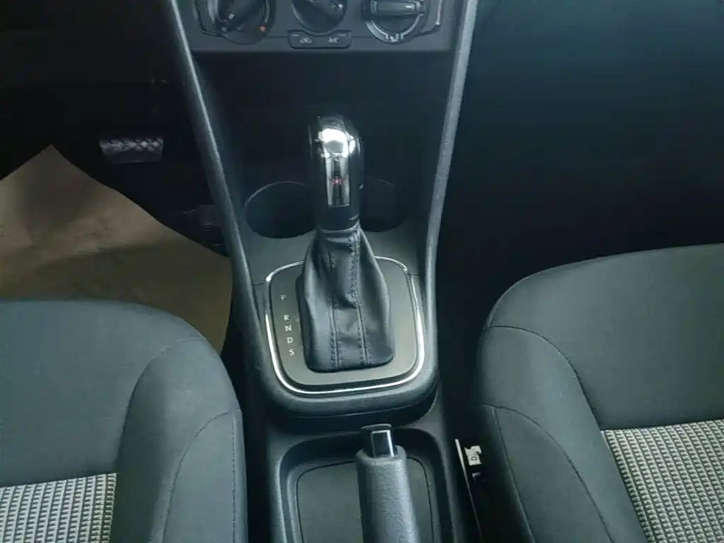 Volkswagen Polo 2018 1.5L Auto Safe Drive фото 14