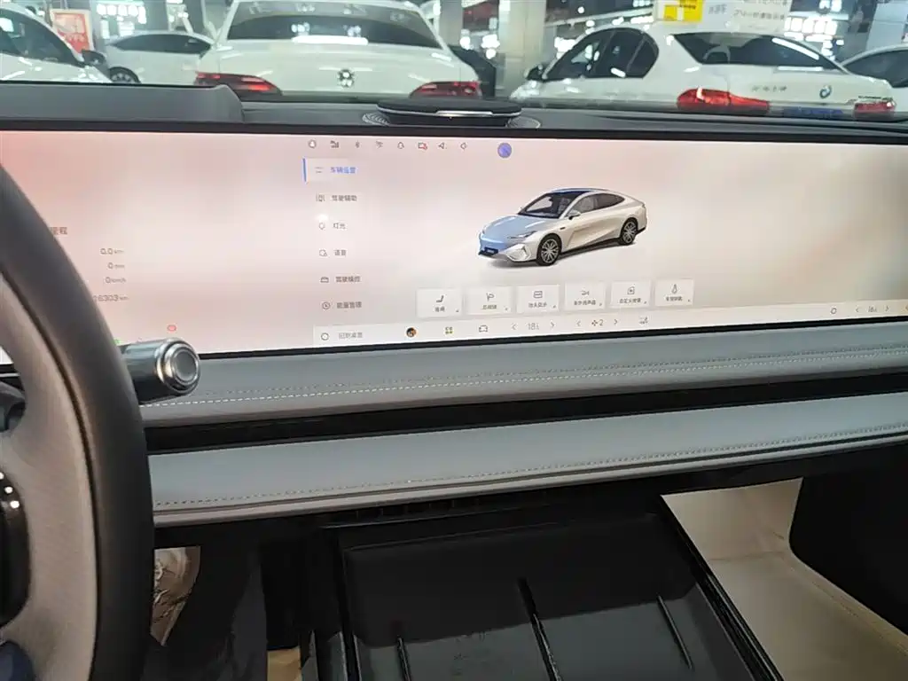 Geely Galaxy Galaxy E8 2025 700km Long Voyage Smart Drive Edition фото 13