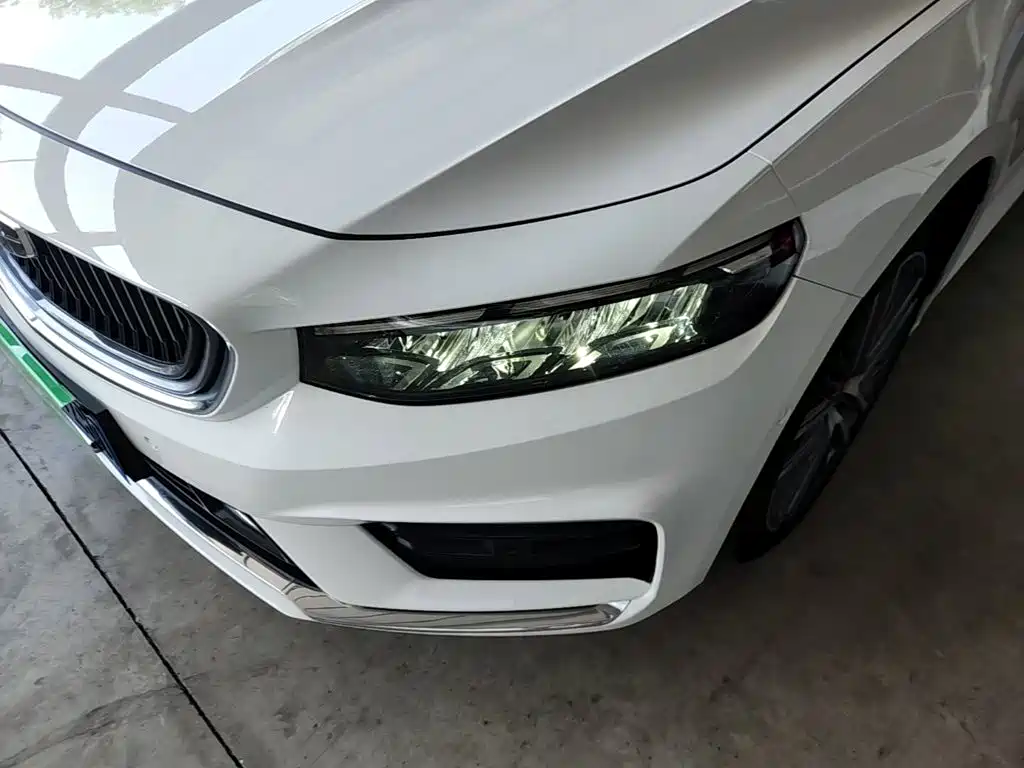 Фото 24 - Geely Preface