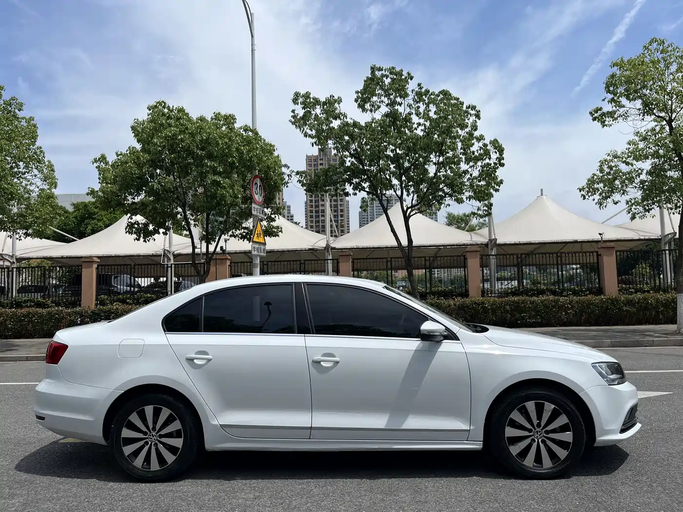 Volkswagen Sagitar 2017 1.6L Automatic Comfort фото 14