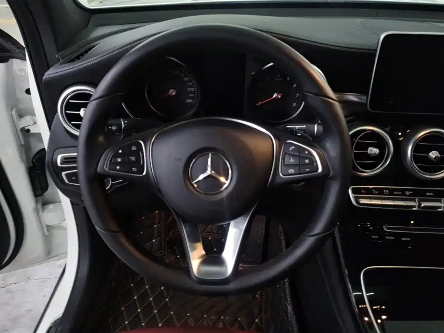 Mercedes-Benz GLC Coupe 2018 GLC 200 4MATIC Coupe SUV фото 15