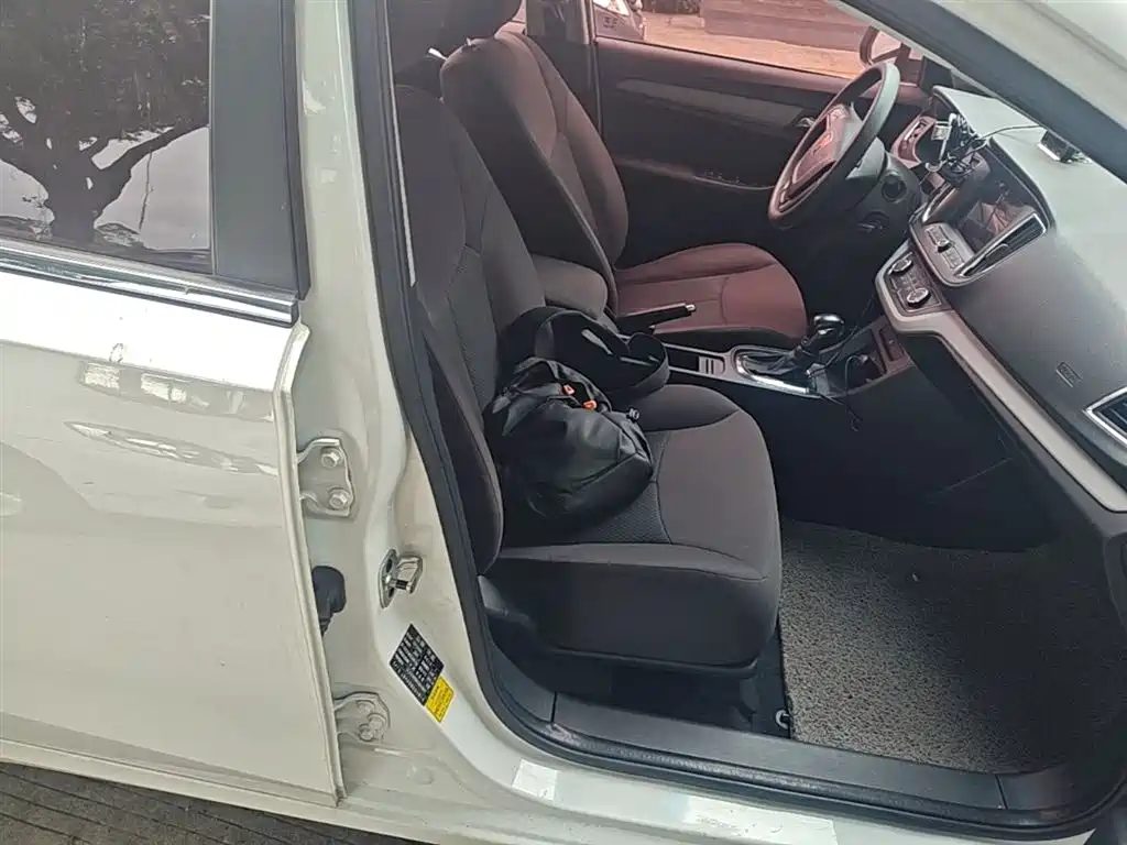 Roewe 360 2016 2016 1.5L Automatic Smart Screen Edition