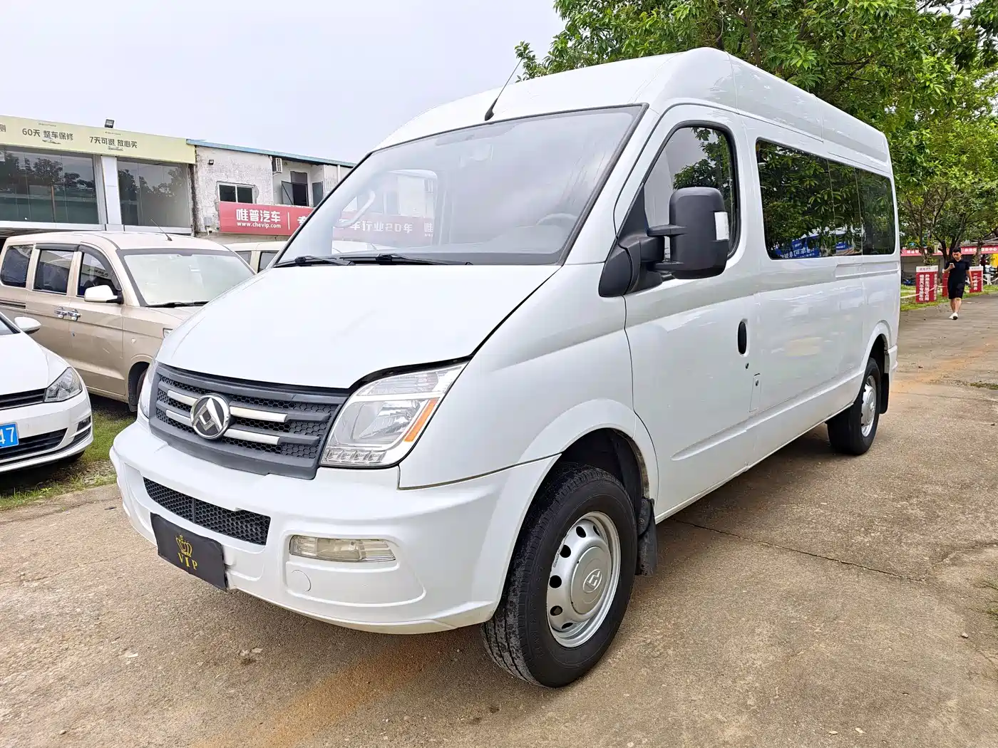 SAIC Maxus Xintu V80 2021 2.0T PLUS Manual Business Travel Edition Long Wheelbase Medium Roof 9 Seats