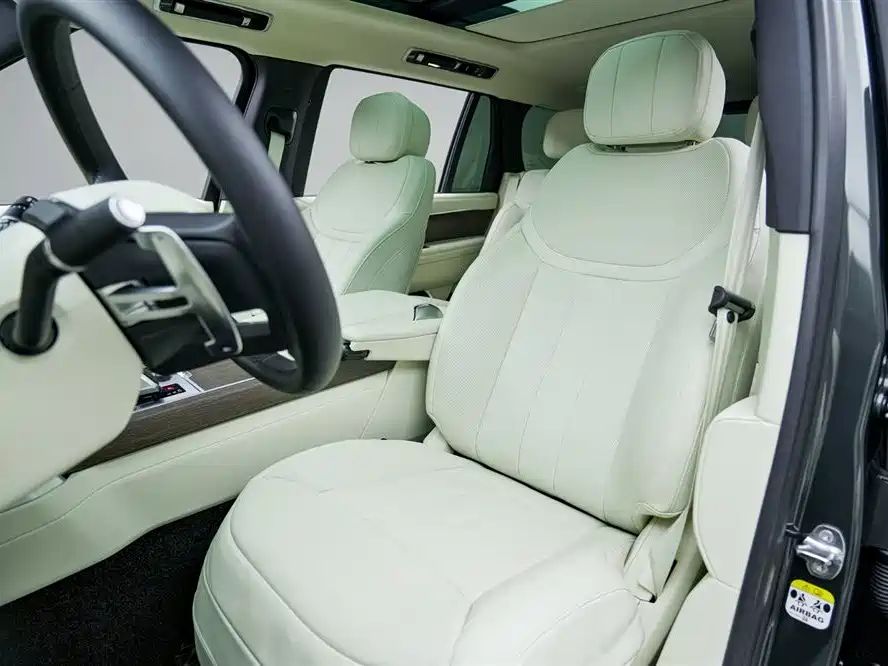 Land Rover Range Rover 2023 3.0 L6 400PS Golden Age 7-Seater Long Wheelbase фото 11