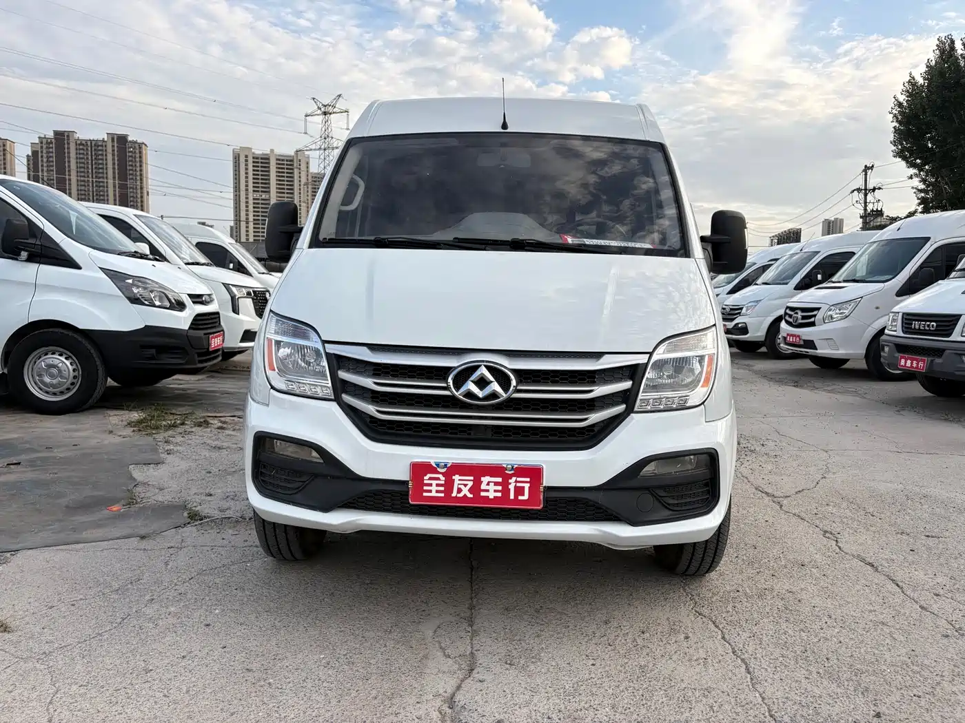 SAIC Maxus Xintu V80 2019 Model 2.5T Classic 6-speed manual Aoyuntong short wheelbase medium roof 5/6-seater фото 2