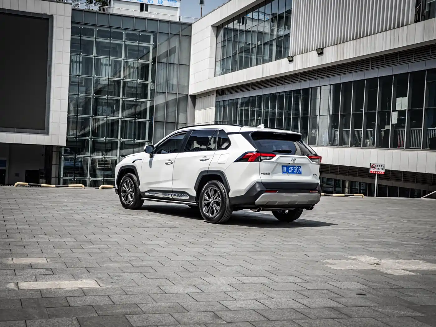 Toyota RAV4 Rongfang 2023 2.0L CVT FWD Style Plus Edition фото 4