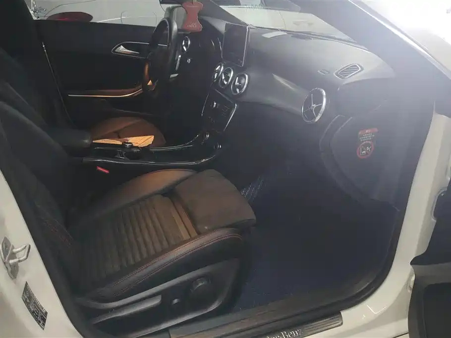 Mercedes-Benz CLA (Import) 2016 Facelift CLA 220 4MATIC фото 8