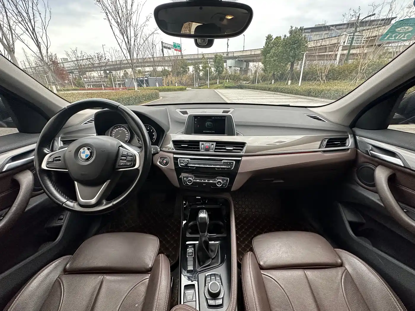 BMW X1 2019 sDrive18Li Premium Model фото 8