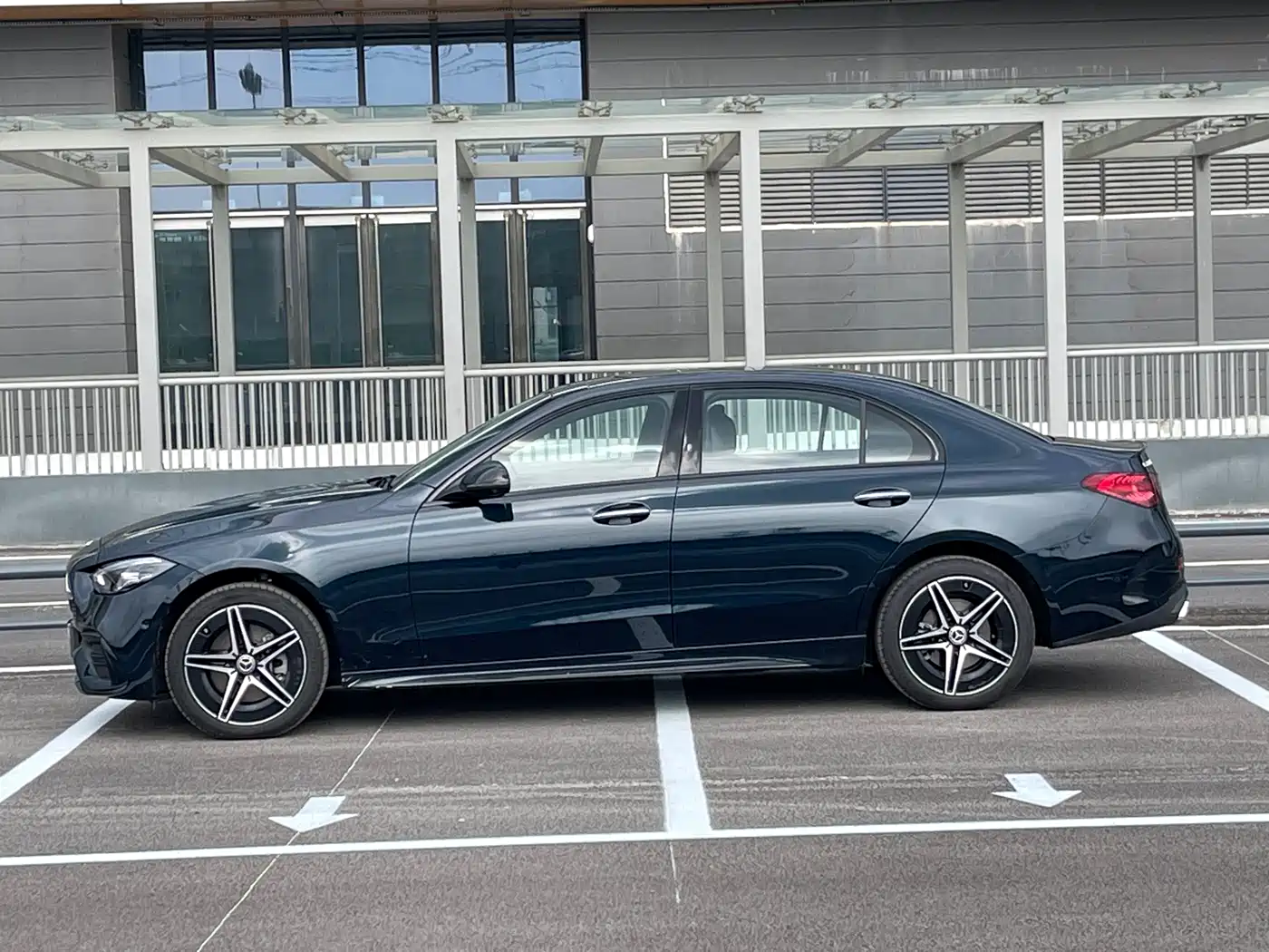 Mercedes-Benz C-Class 2025 C 260 L Night Sport Edition фото 3