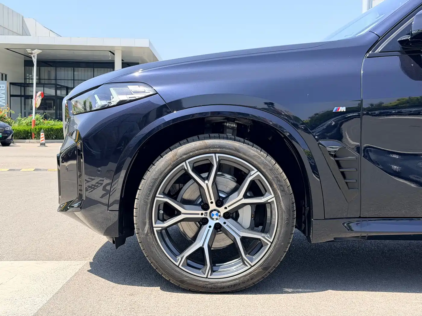 BMW X5 2025 Model xDrive 30Li Exclusive M Sport Blackout Package фото 4