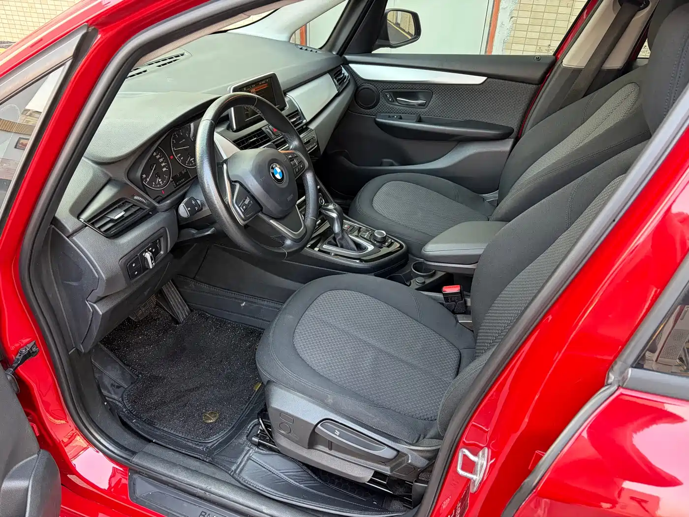BMW 2 Series Touring 2016 218i Leading фото 4