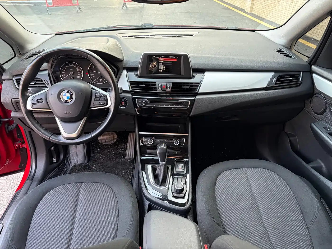 BMW 2 Series Touring 2016 218i Leading фото 5