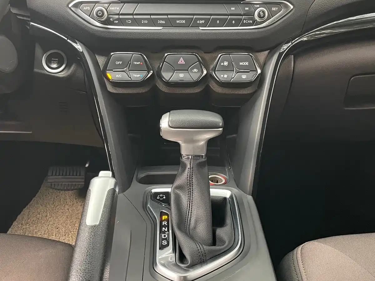 GAC Trumpchi Trumpchi GS4 2017 200T G-DCT 2WD Elite фото 8