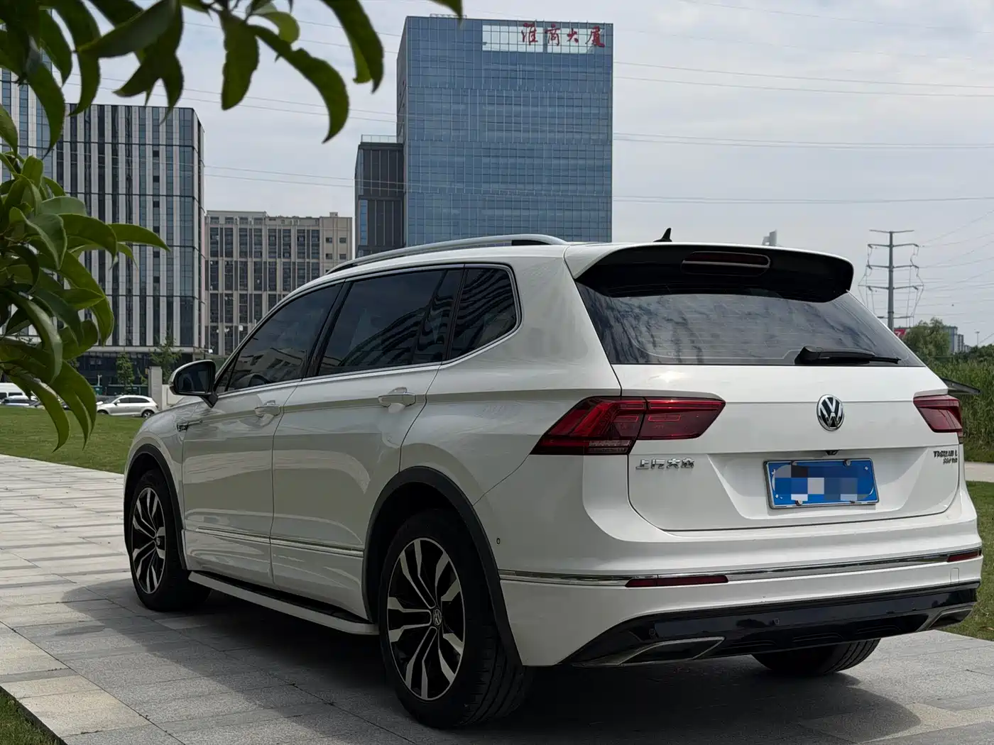 Volkswagen Tiguan L 2019 330TSI Automatic 2WD R-Line Flagship Edition China VI фото 4