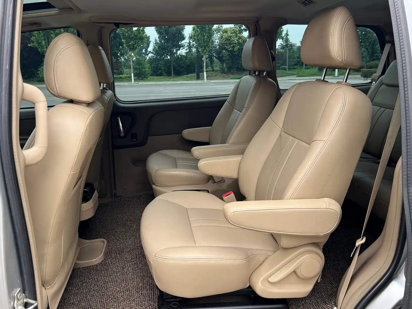 Buick GL8 2011 2.4L LT Executive Edition фото 11