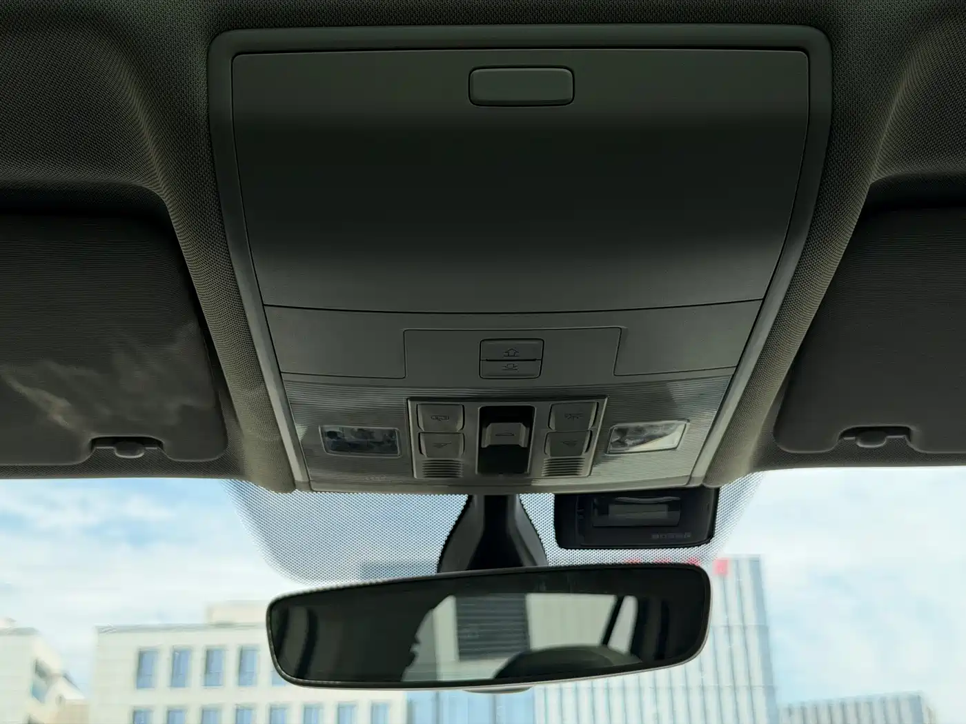 Volkswagen Tiguan L 2019 330TSI Automatic 2WD R-Line Flagship Edition China VI фото 20