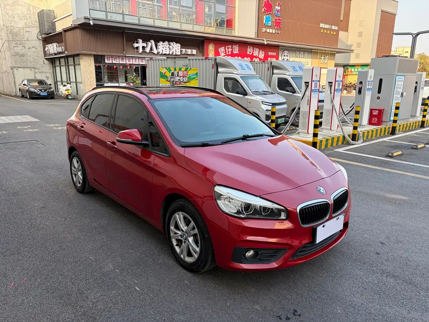 BMW 2 Series Touring 2016 218i Leading фото 3