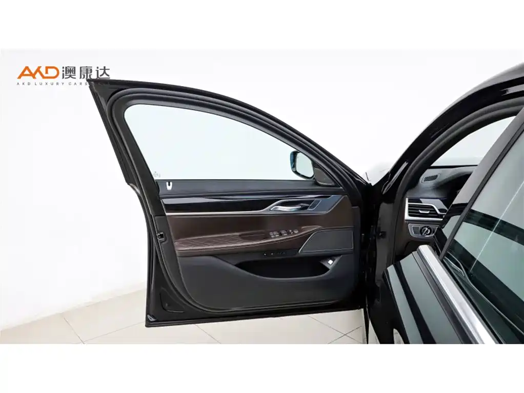 BMW 7 Series 2019 Facelift 740Li Leading M Sport Package фото 10