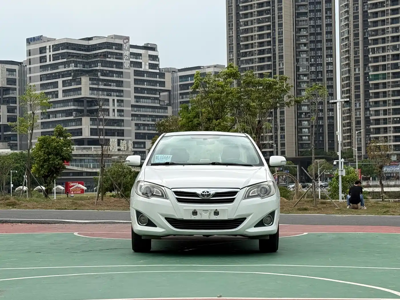 Toyota Corolla 2013 1.6L Automatic Luxury фото 2