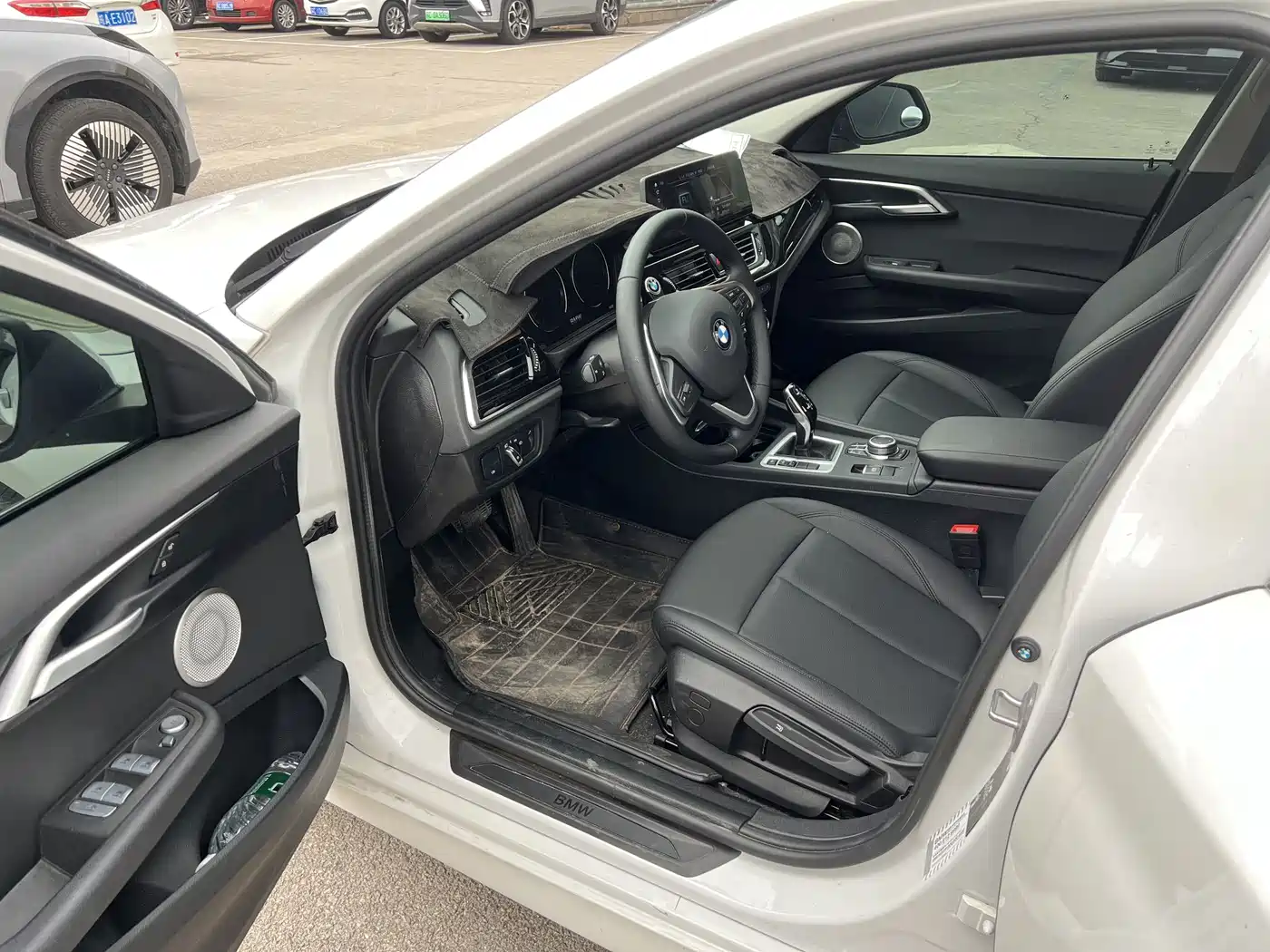 BMW 1 Series 2023 120i M Sport фото 9
