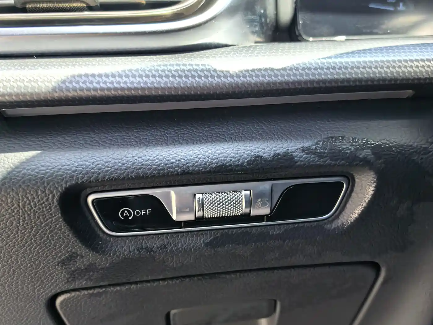 Hongqi H5 2024 1.5T DCT Smart Connect Flag Rhythm Edition фото 7