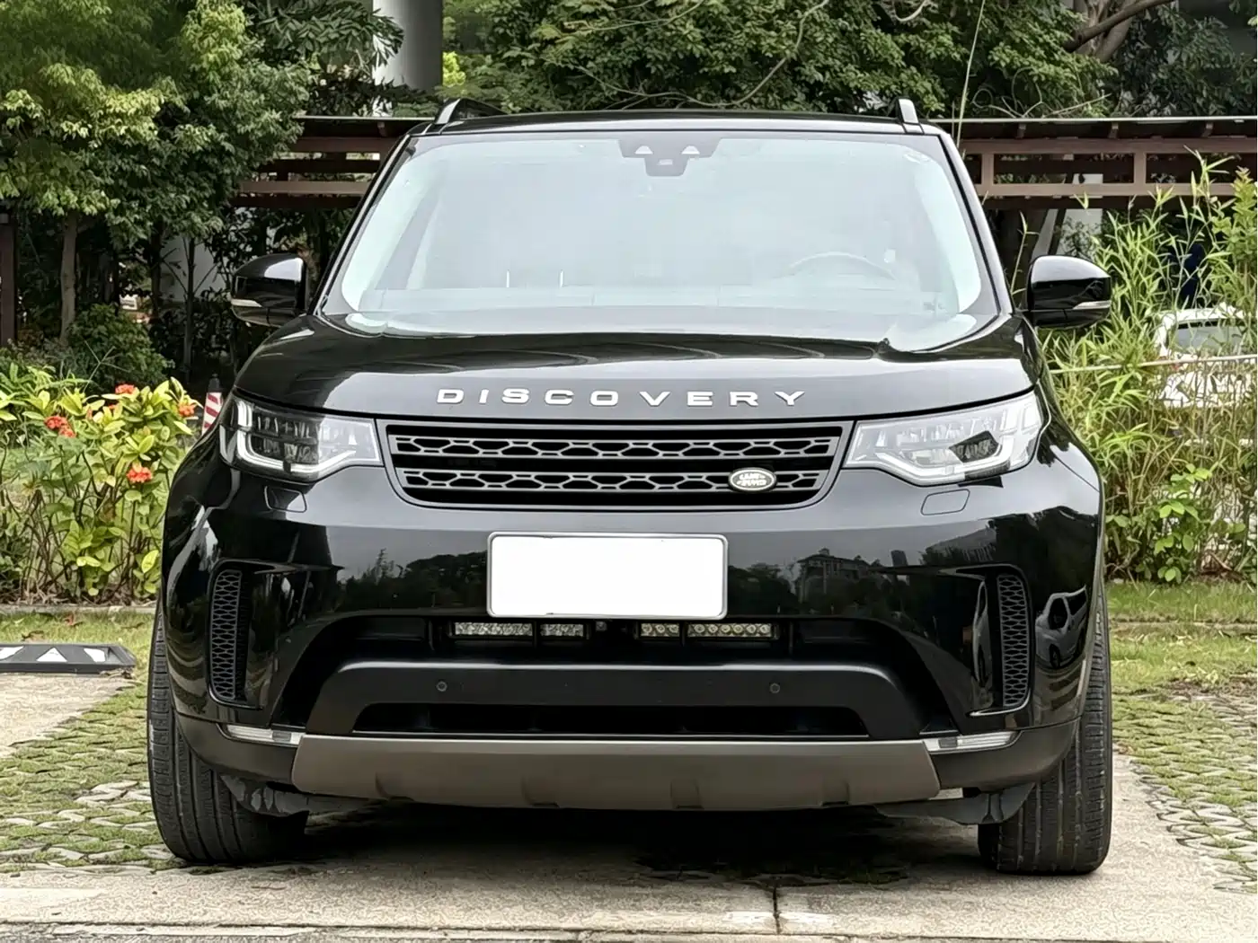 Land Rover Discovery 2017 3.0 SC V6 SE фото 2