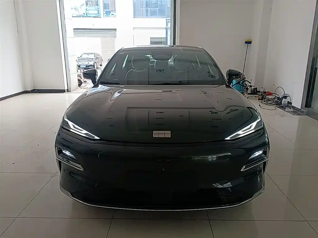 Geely Galaxy Galaxy Xingyao 8 2025 130km EM-i Premium Edition фото 3