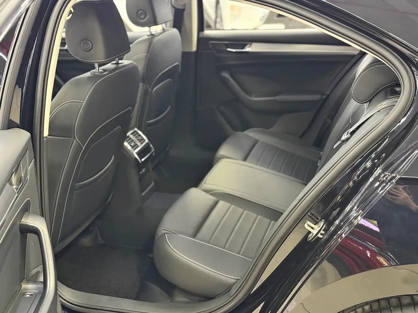 Škoda Superb 2025 Model TSI280 DSG Premium Edition фото 6