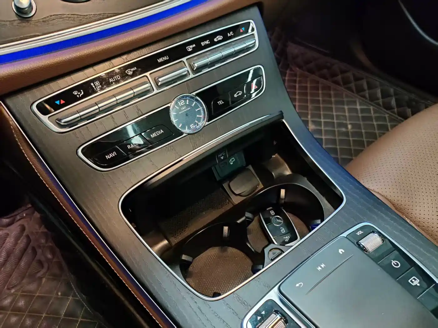 Mercedes-Benz E-Class 2021 E 300 L Sport Luxury Edition фото 10