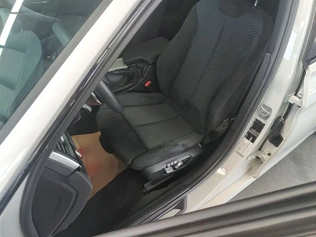 BMW 3 Series 2017 320i M Sport фото 15