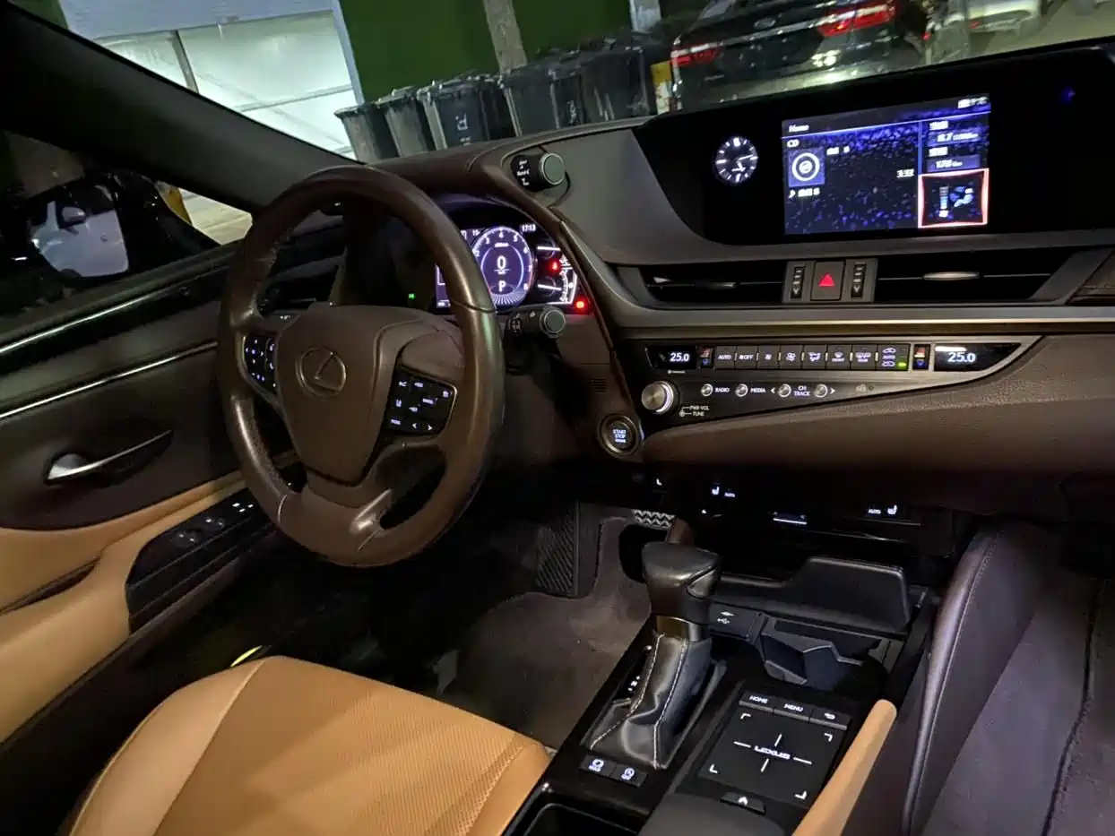 Lexus ES 2020 200 Excellence фото 7