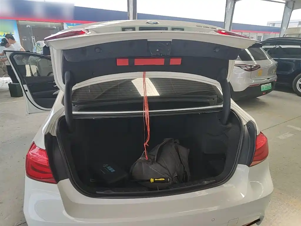 BMW 3 Series 2017 320i M Sport фото 19