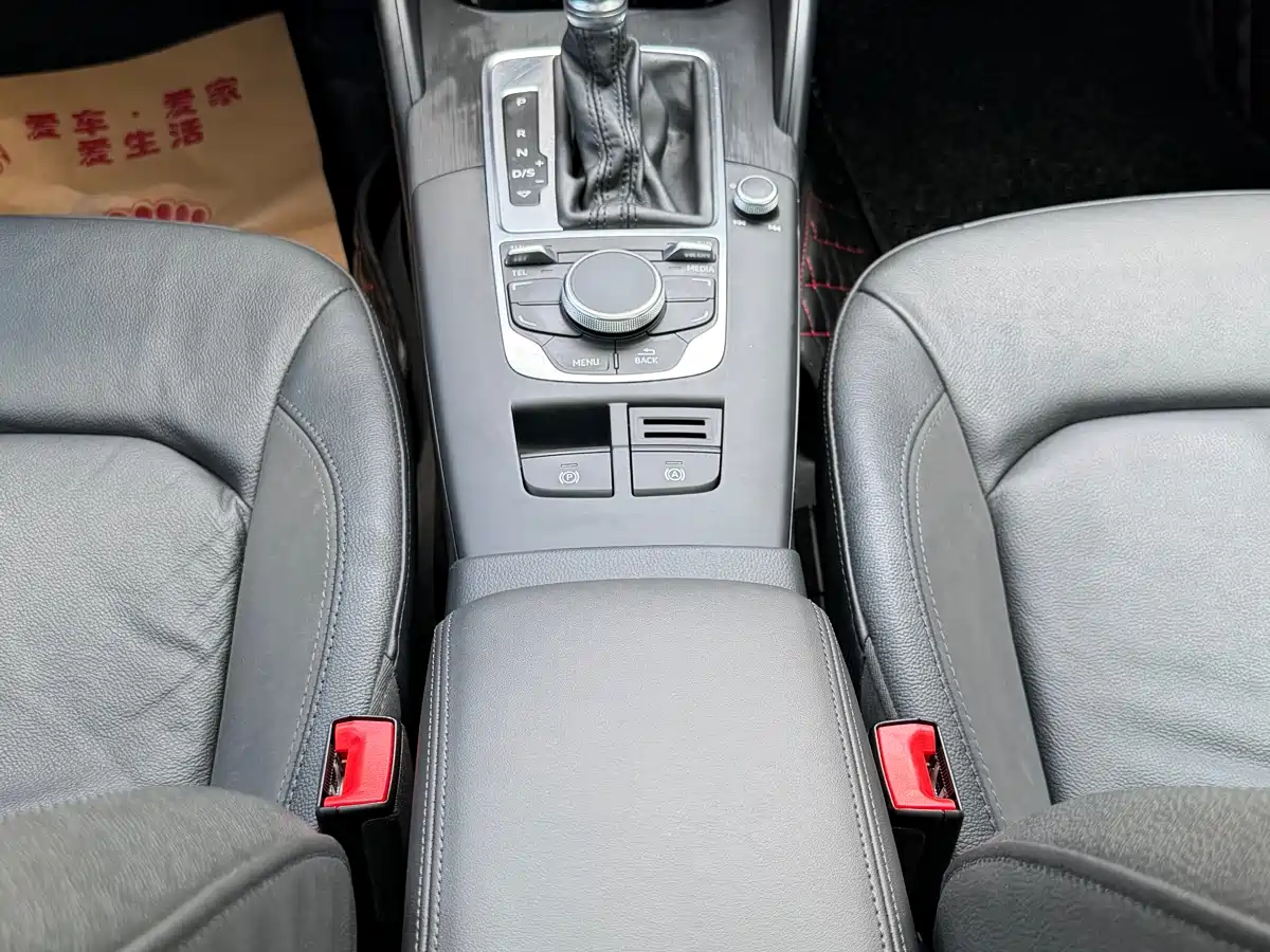 Audi A3 2015 Sportback 40 TFSI Automatic Comfort фото 10