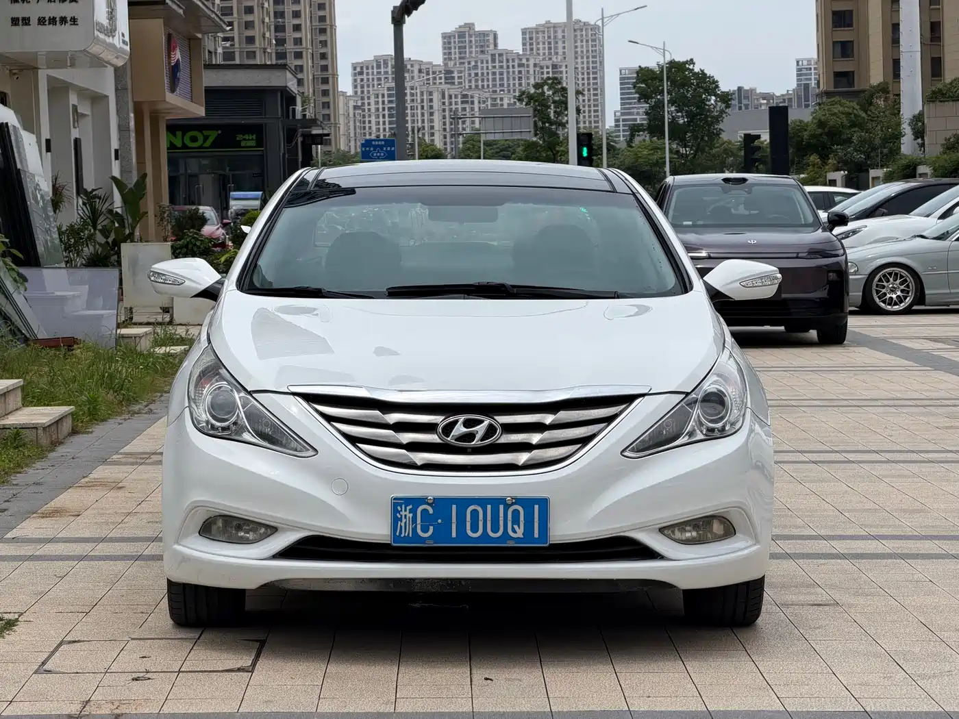 Hyundai Sonata 2011 2.0L Auto Supreme Edition фото 2