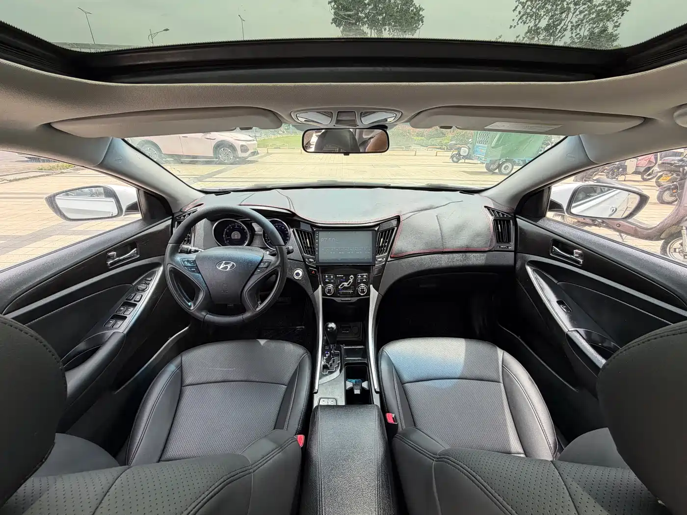 Hyundai Sonata 2011 2.0L Auto Supreme Edition фото 6