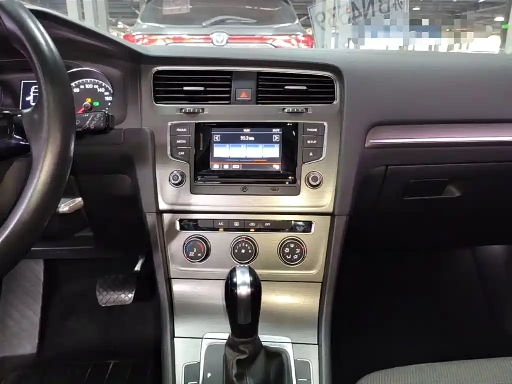 Volkswagen Golf 2016 230TSI Automatic Comfort фото 13