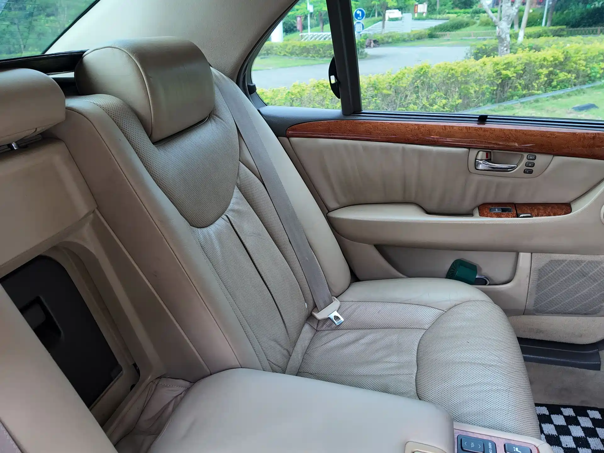 Фото 36 - Lexus LS