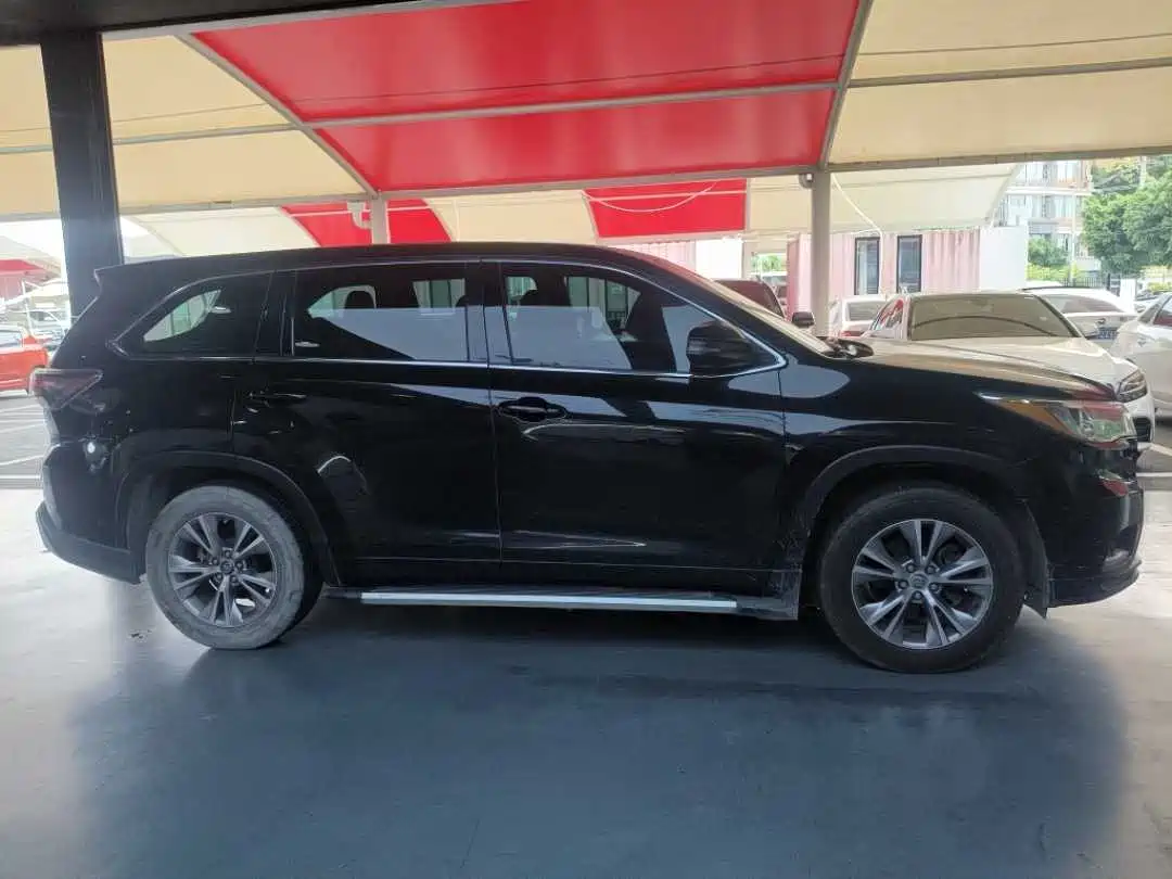 Photo 7 - Toyota Highlander
