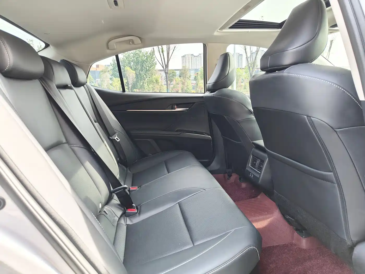 Toyota Camry 2026 Hybrid 2.0HSE Sport Lite Edition фото 7