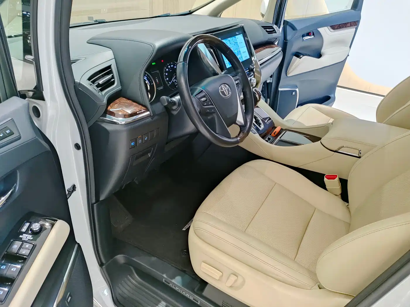Toyota Alphard 2020 Hybrid 2.5L Luxury Edition фото 9