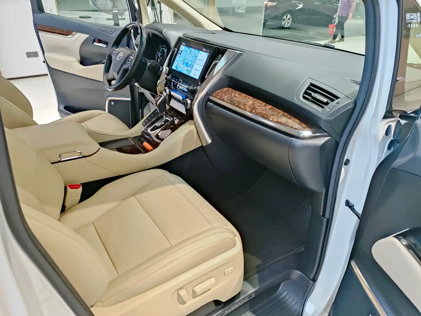 Toyota Alphard 2020 Hybrid 2.5L Luxury Edition фото 10