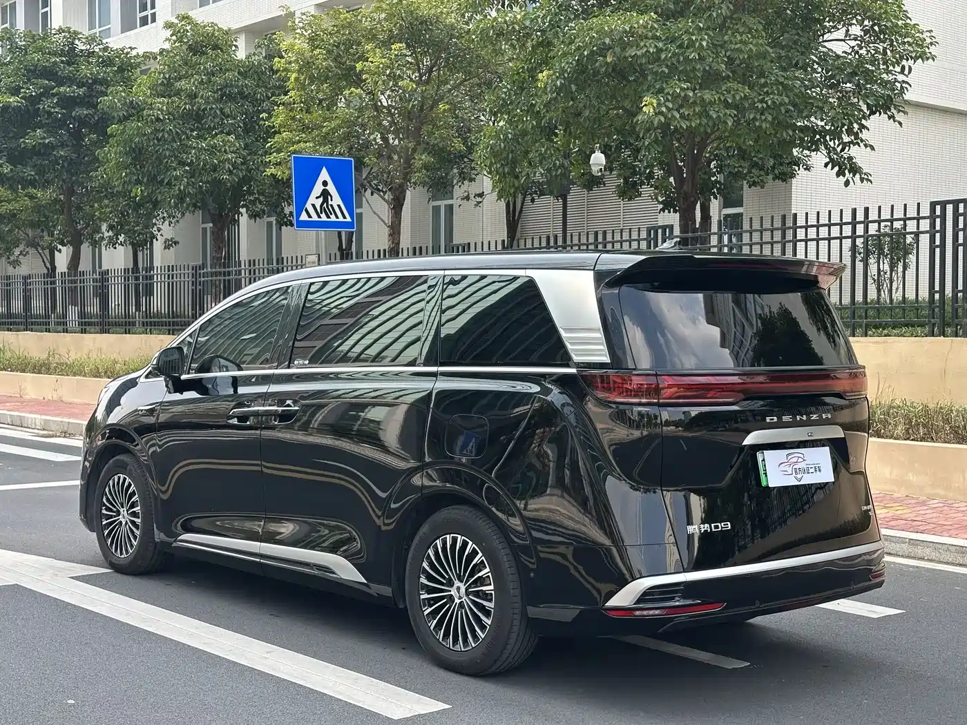 Denza D9 2025 DM-i Smart Drive Edition 1020 AWD Prestige фото 6