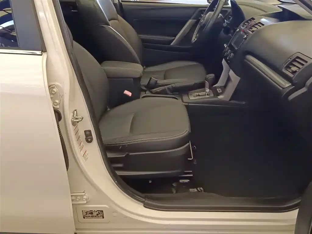 Subaru Forester 2014 2.0i Automatic Luxury Edition фото 25