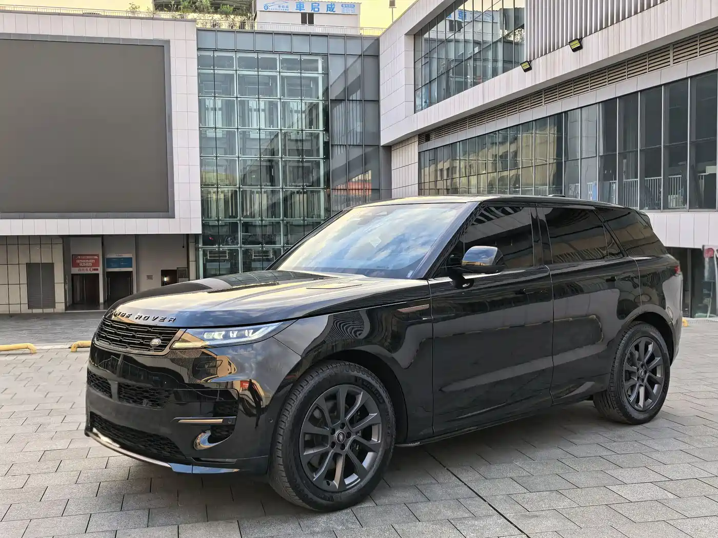 Land Rover Range Rover Sport 2023 400PS Dynamic SE