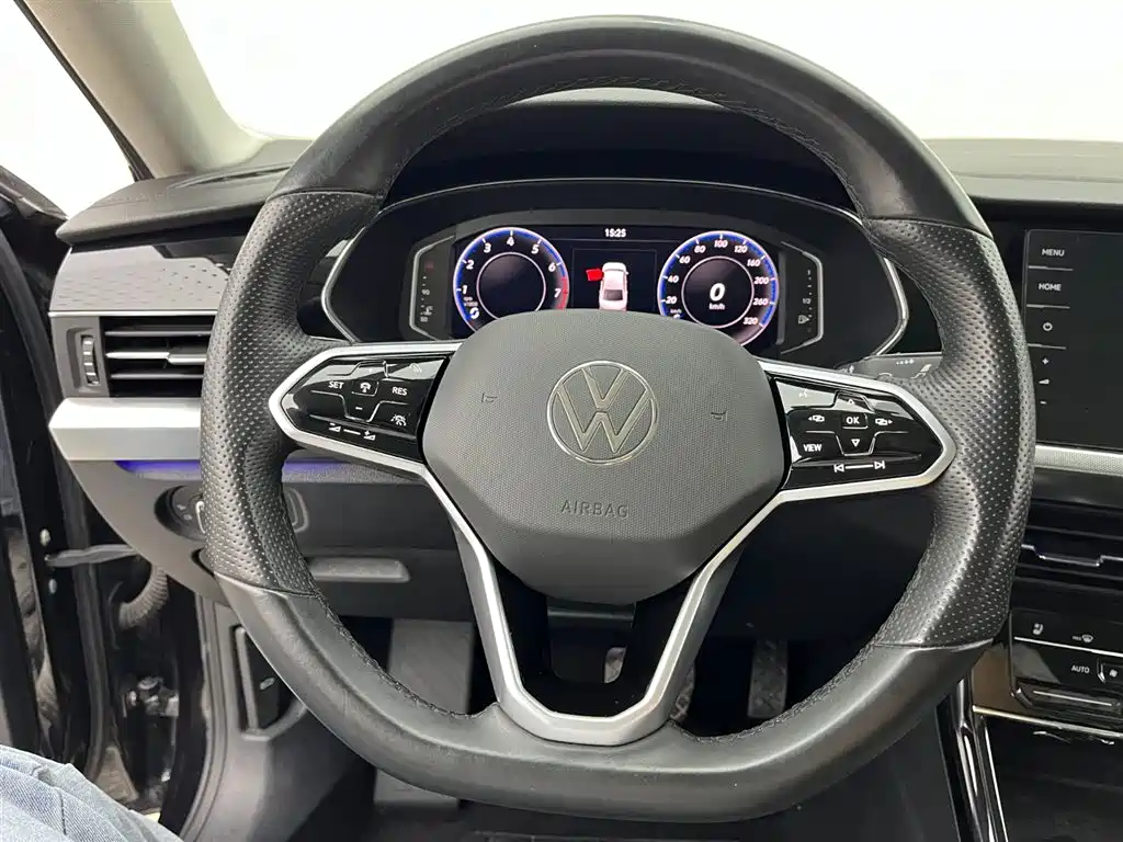 Volkswagen Passat 2022 330TSI Starlight Luxury Edition фото 11