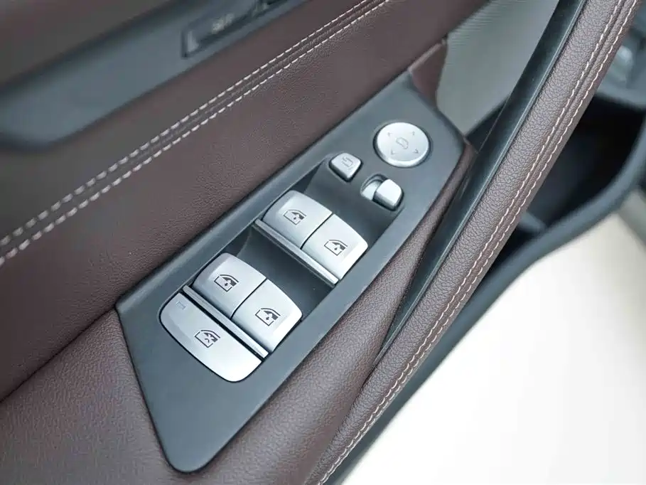 BMW 5 Series 2023 530Li Leading M Sport Package фото 5
